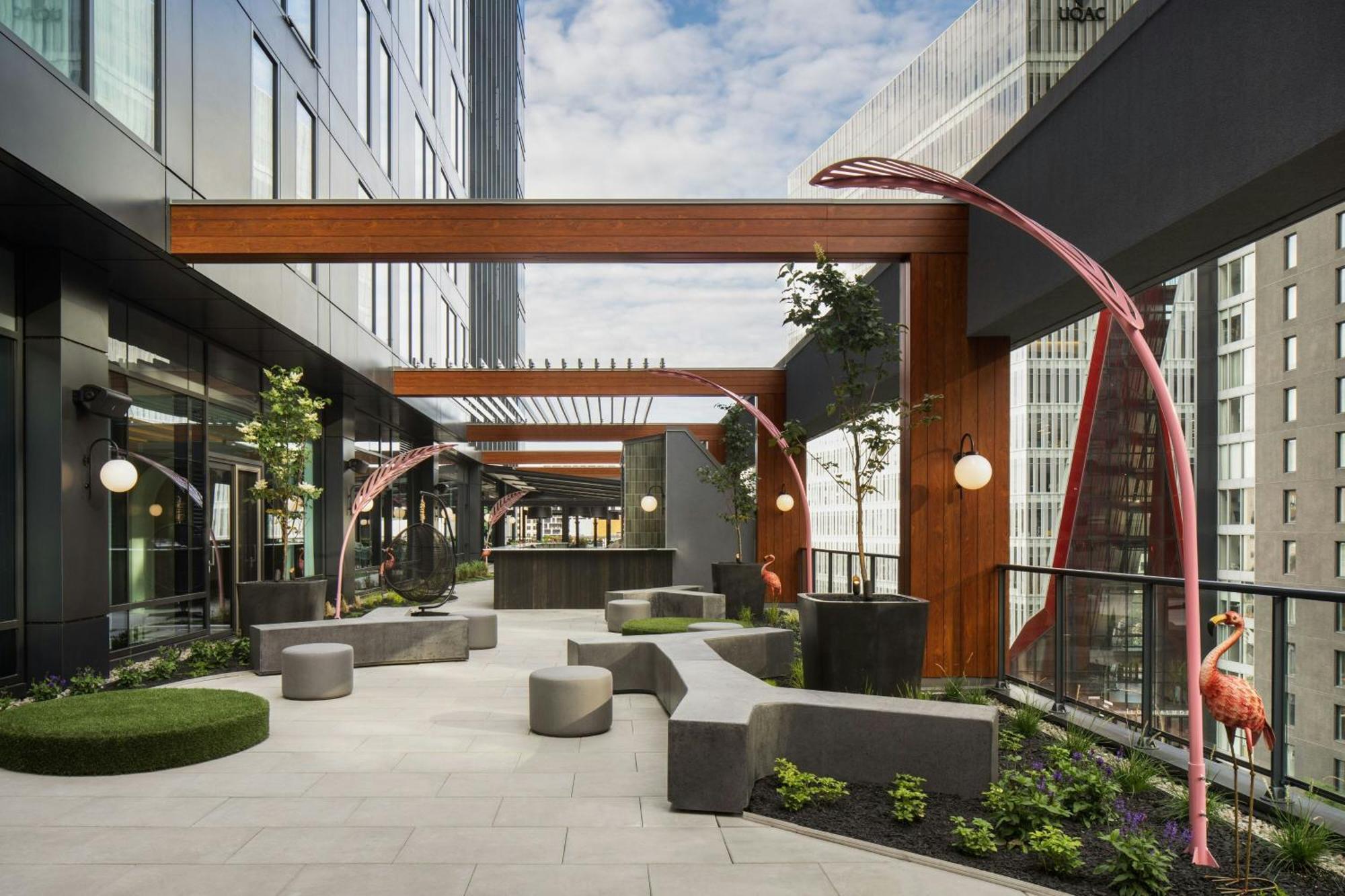 Honeyrose Hotel, Montreal, A Tribute Portfolio Hotel Eksteriør bilde The outdoor patio at the 10th floor of the building